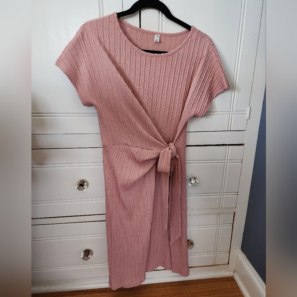 Elegant Pink Ribbed Dress